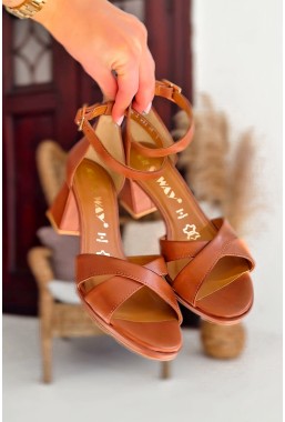 Brązowe sandały na słupku Maja