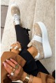 Beżowe zamszowe sneakersy Loreva w kwiaty