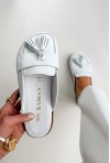 Białe klapki barefoot Clare