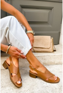 Brązowe sandały na niskim obcasie Amalfira