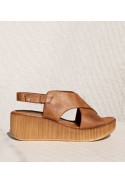 Brązowe sandały na koturnie Taslima