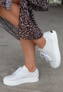 Białe sneakersy Chic