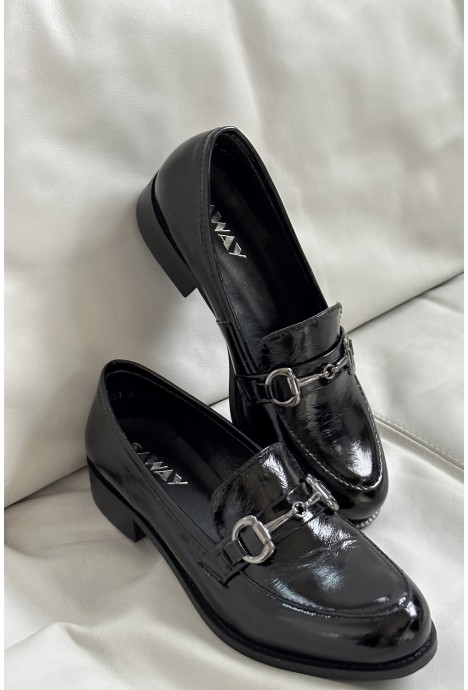 Czarne lakierowane loafersy Grind
