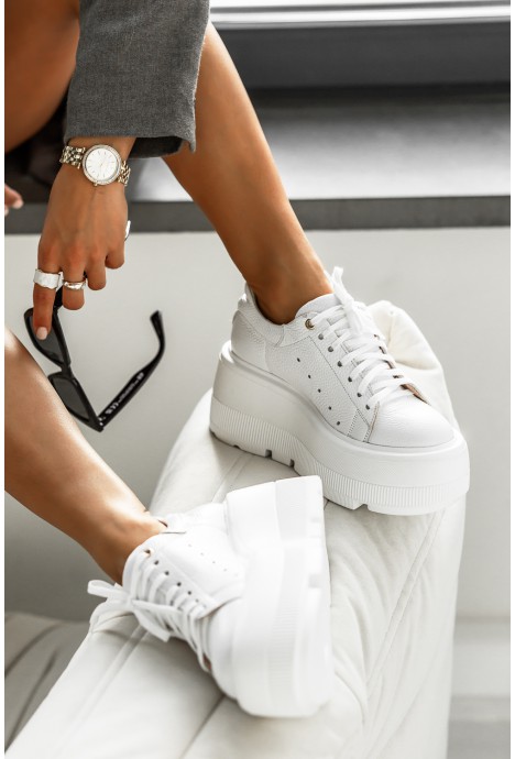 Białe sneakersy na wyższej podeszwie Foglio