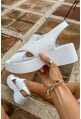 Białe sandały Inika