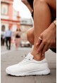 Białe sneakersy Deia
